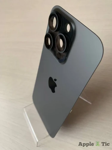 iPhone 16 Pro задняя крышка в сборе с окошками камеры (Black Titanium) черная