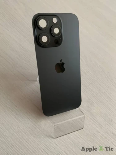 iPhone 16 Pro задняя крышка в сборе с окошками камеры (Black Titanium) черная