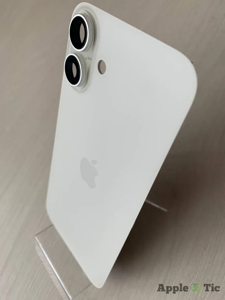 iPhone 16 Plus задняя крышка в сборе с окошками камеры (White ) белая