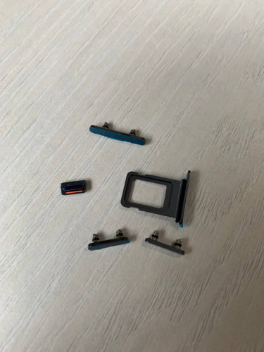 Корпус для IPhone 13 Pro Max голубой (SIERRA BLUE)