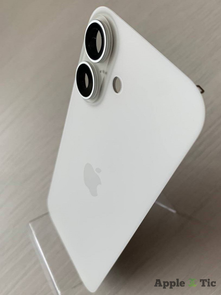  iPhone 16 задняя крышка в сборе с окошками камеры (White) белая
